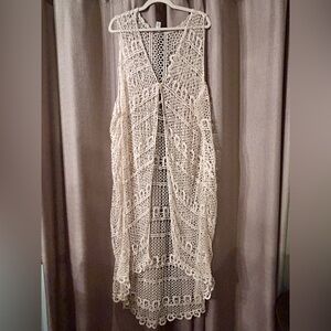 K85. Elegant Crochet Lace Cover-Up